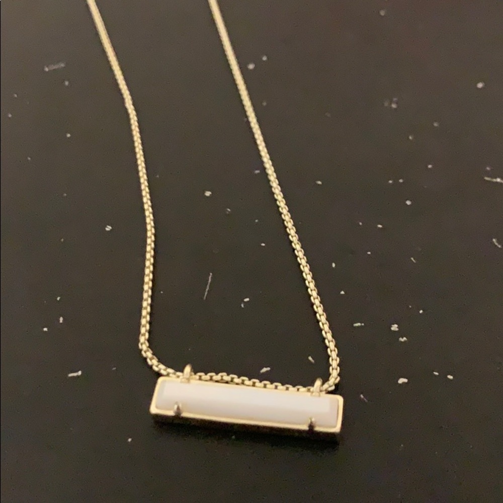 Kendra Scott Leanor necklace in gold/ivory pearl